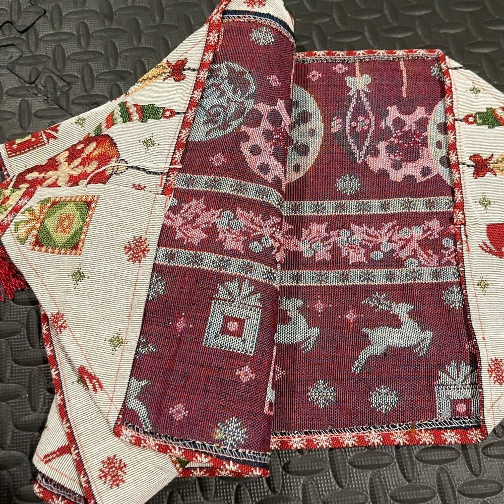 Table runner - Picture 3 of 4